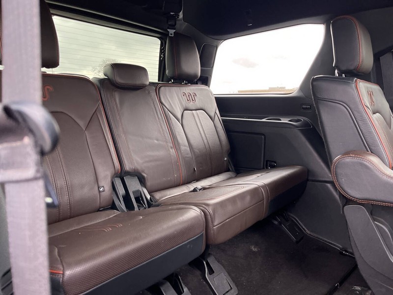 Ford Expedition Vehicle Image 11