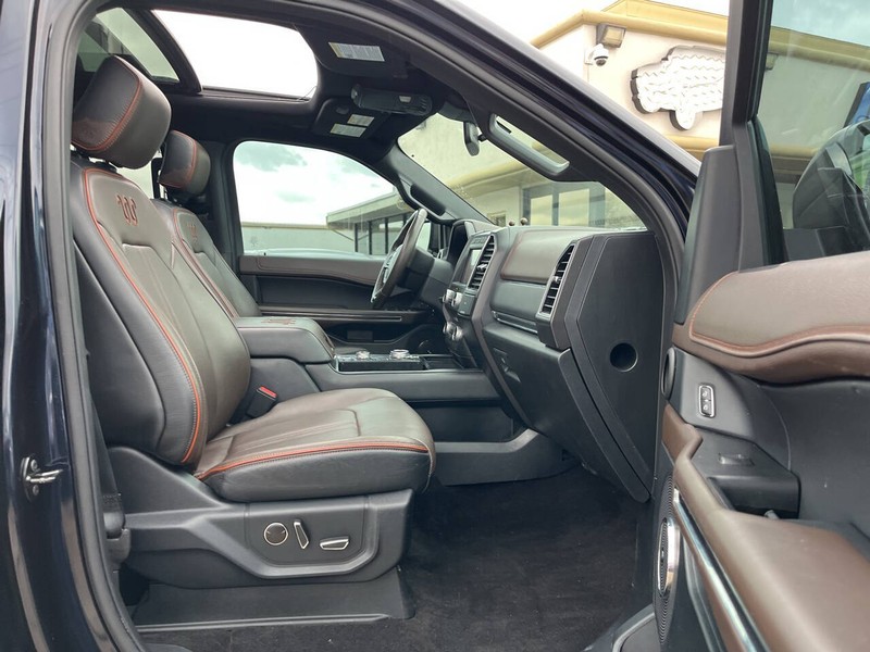 Ford Expedition Vehicle Image 12