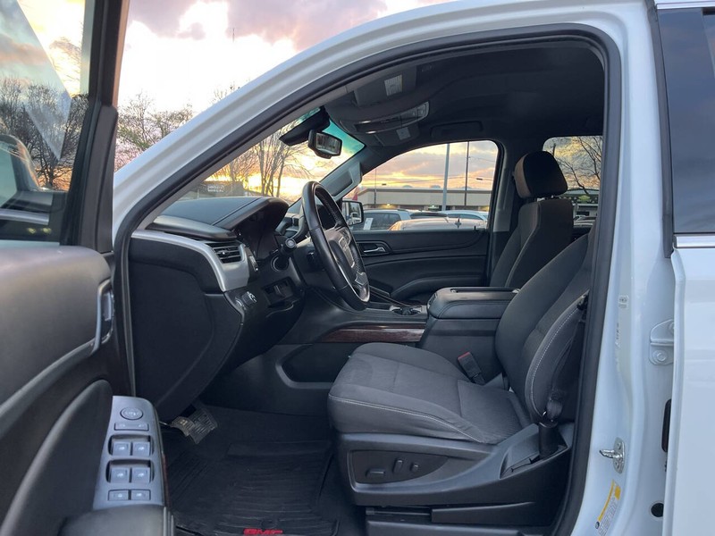 GMC Yukon Vehicle Image 06