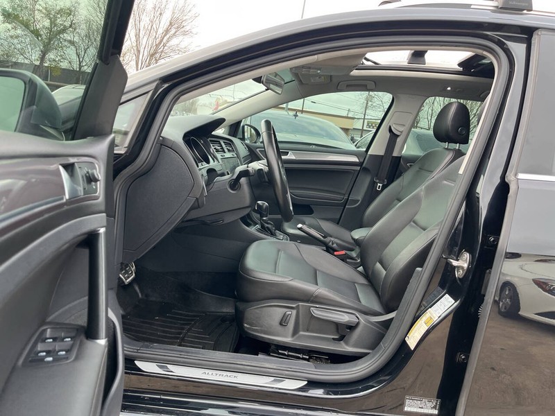 Volkswagen Golf Alltrack Vehicle Image 07