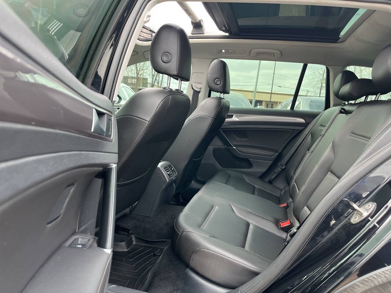 Volkswagen Golf Alltrack Vehicle Image 08