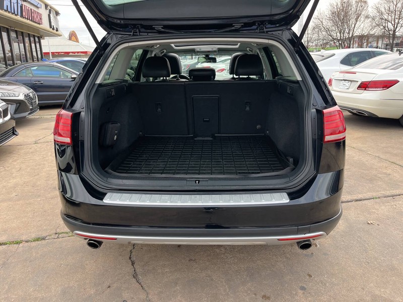 Volkswagen Golf Alltrack Vehicle Image 09