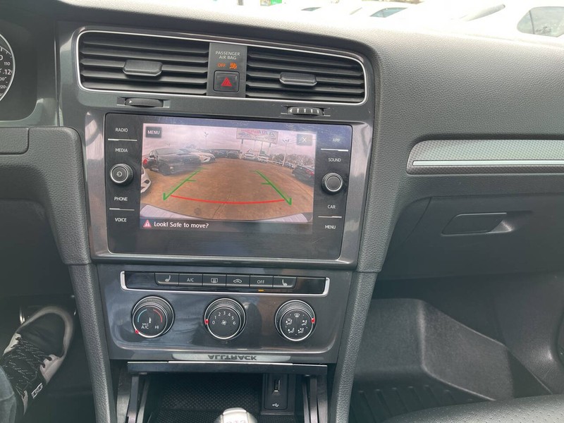 Volkswagen Golf Alltrack Vehicle Image 12