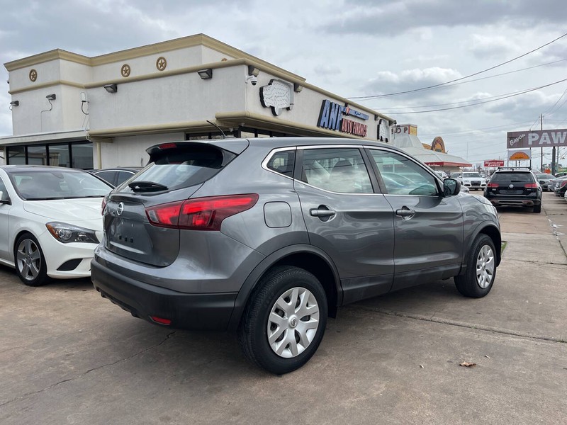 Nissan Rogue Sport Vehicle Image 05