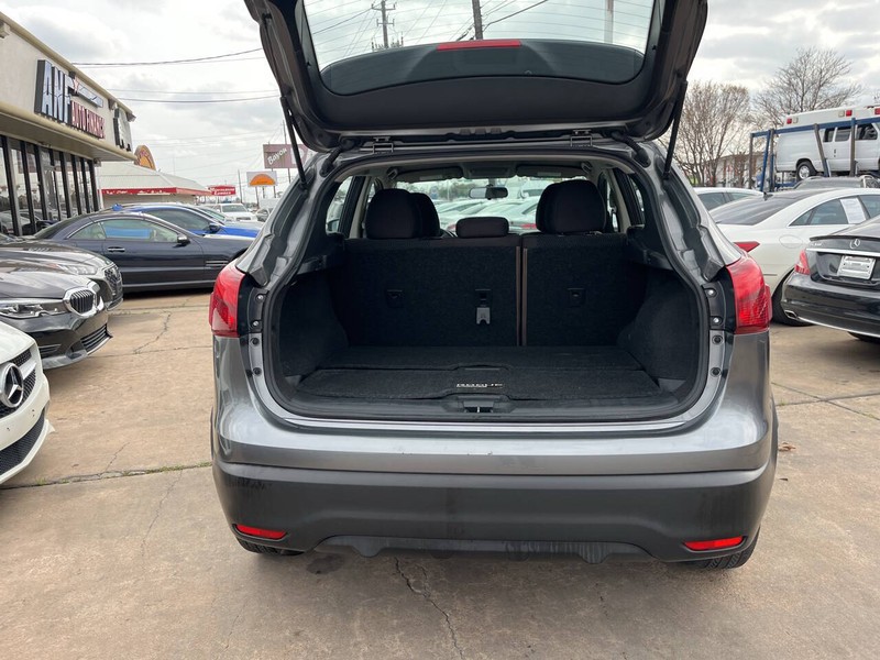 Nissan Rogue Sport Vehicle Image 09