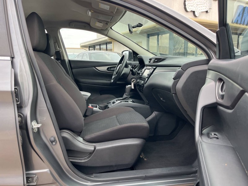 Nissan Rogue Sport Vehicle Image 11