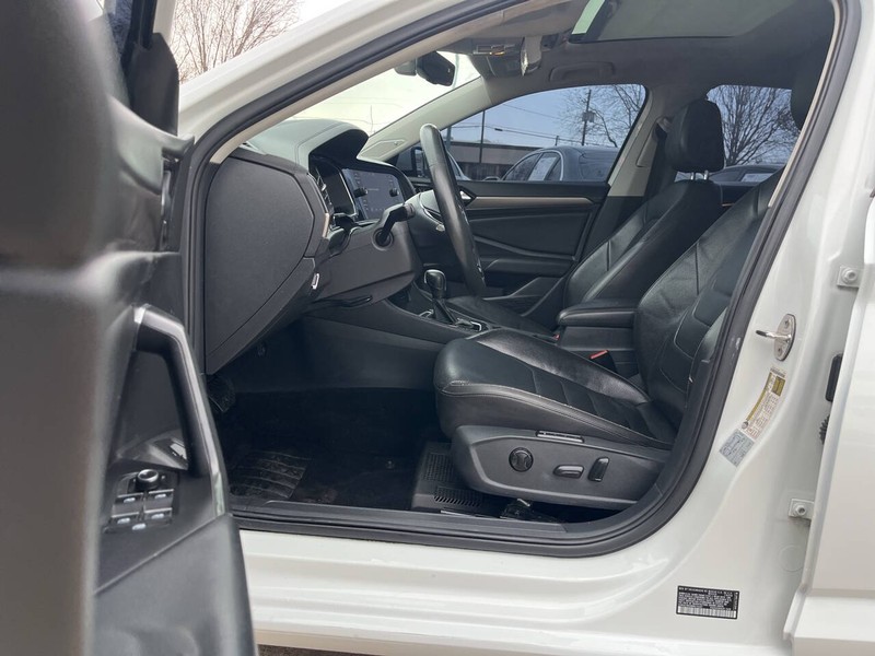 Volkswagen Jetta Vehicle Image 06