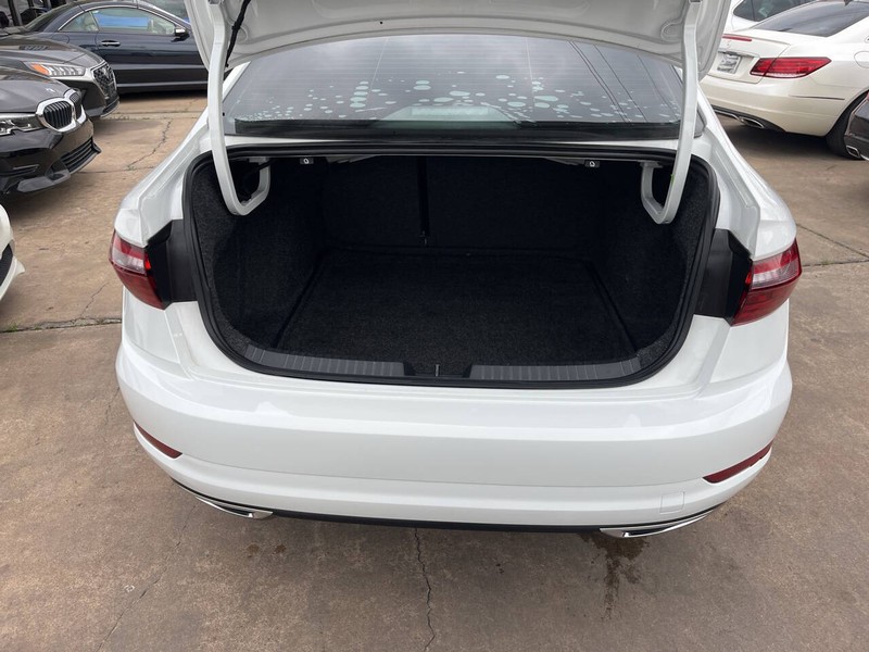 Volkswagen Jetta Vehicle Image 08