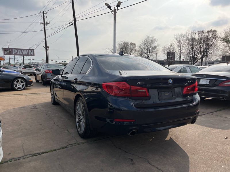 BMW 5 Series Vehicle Image 03