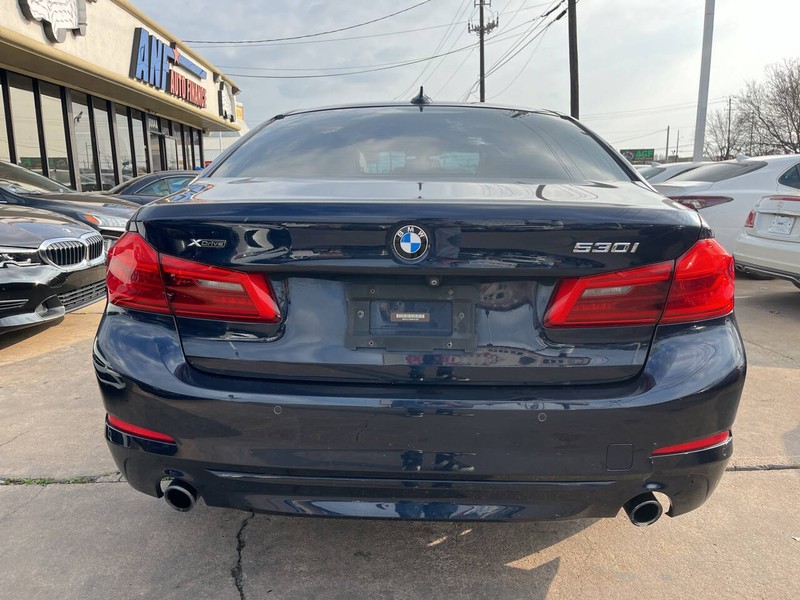 BMW 5 Series Vehicle Image 04