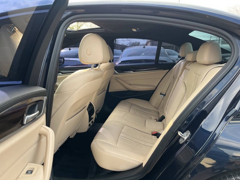 BMW 5 Series Vehicle Image 08