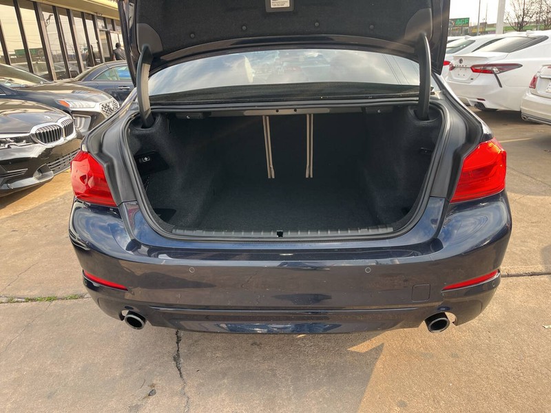 BMW 5 Series Vehicle Image 09