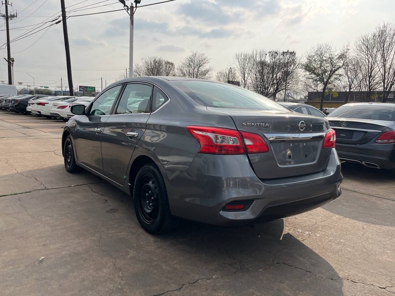 Nissan Sentra Vehicle Image 03