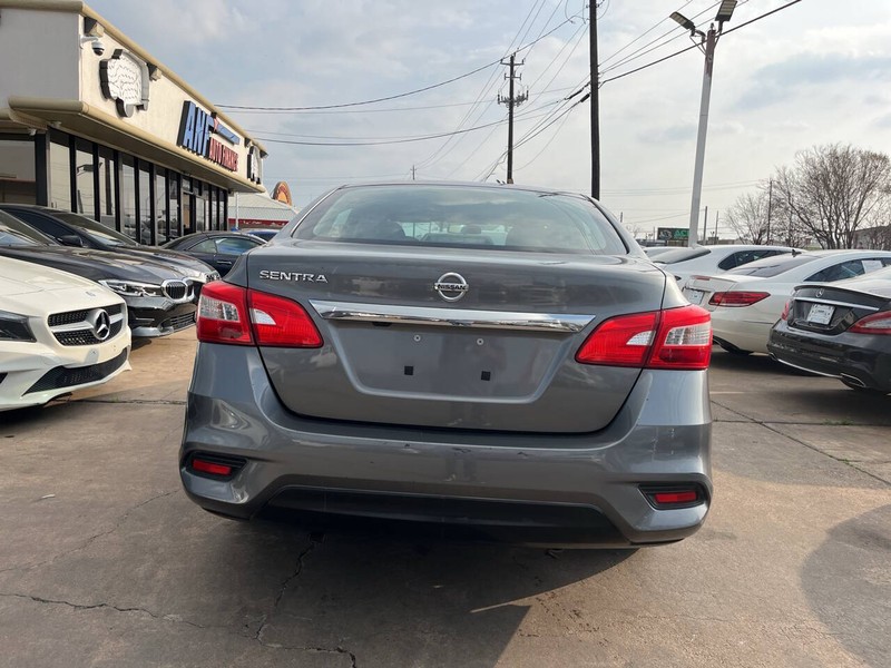 Nissan Sentra Vehicle Image 04