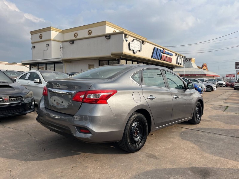 Nissan Sentra Vehicle Image 05