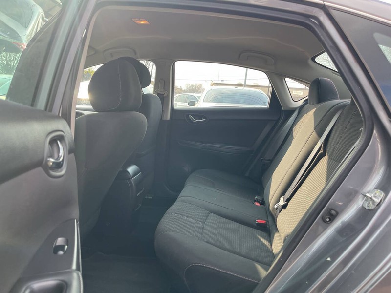 Nissan Sentra Vehicle Image 08