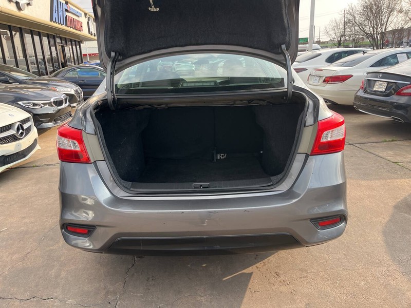 Nissan Sentra Vehicle Image 09