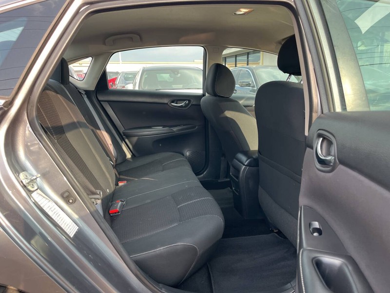 Nissan Sentra Vehicle Image 10