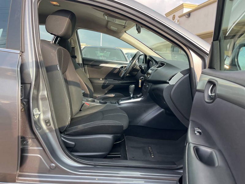 Nissan Sentra Vehicle Image 11
