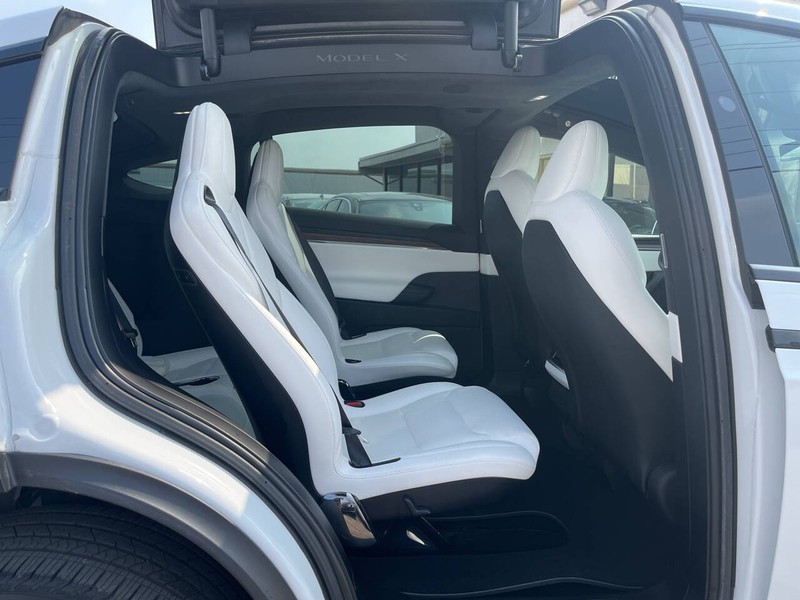 Tesla Model X Vehicle Image 15