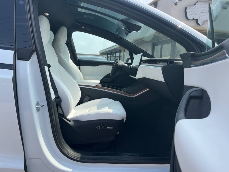 Tesla Model X Vehicle Image 17