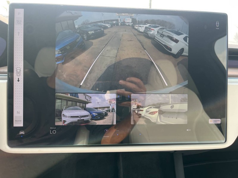 Tesla Model X Vehicle Image 18