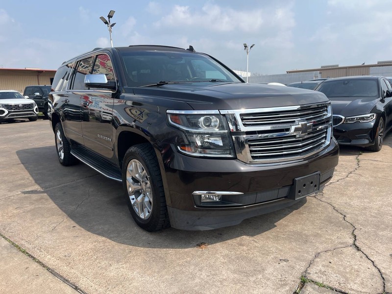 Chevrolet Suburban Vehicle Image 06