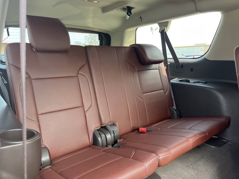 Chevrolet Suburban Vehicle Image 12