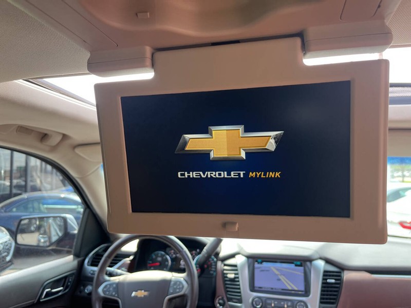 Chevrolet Suburban Vehicle Image 13