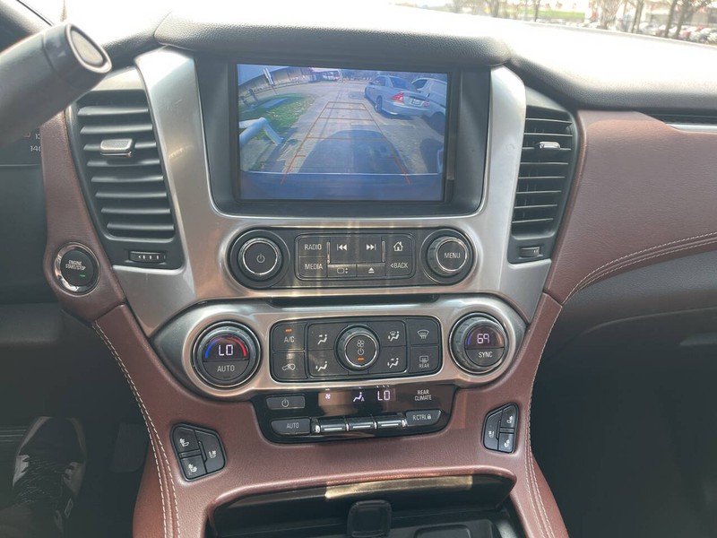 Chevrolet Suburban Vehicle Image 15