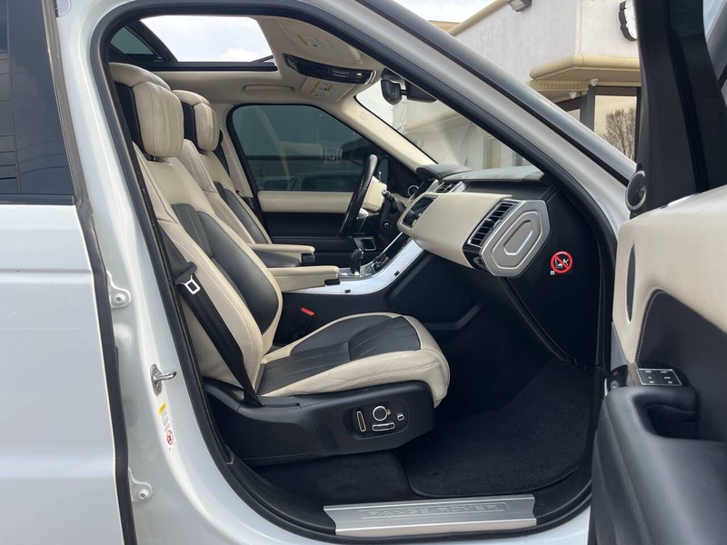 Land Rover Range Rover Sport Vehicle Image 11