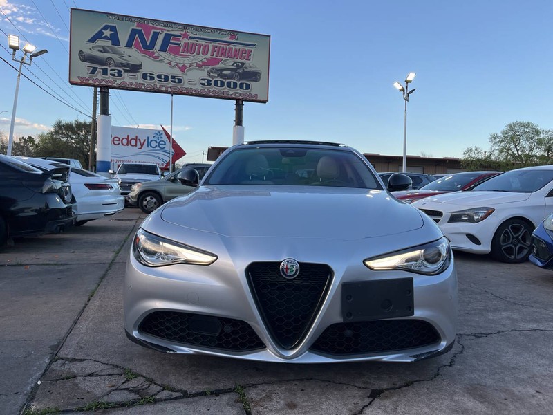 Alfa Romeo Giulia Vehicle Image 02