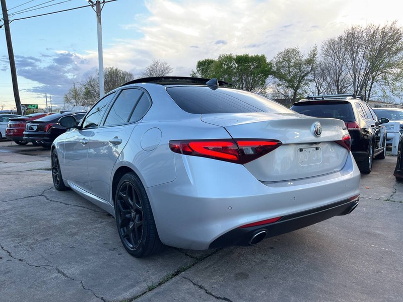 Alfa Romeo Giulia Vehicle Image 03