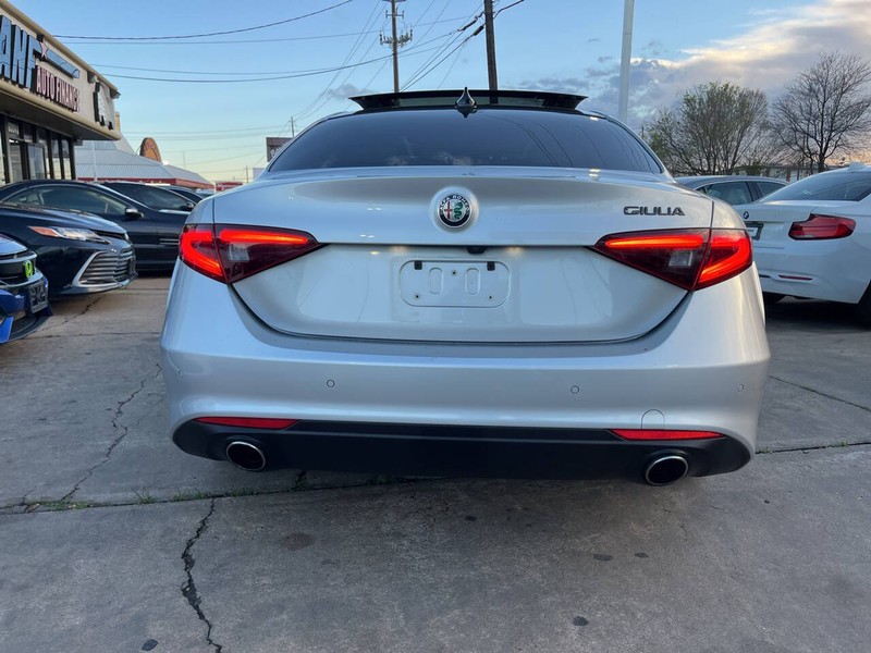 Alfa Romeo Giulia Vehicle Image 04