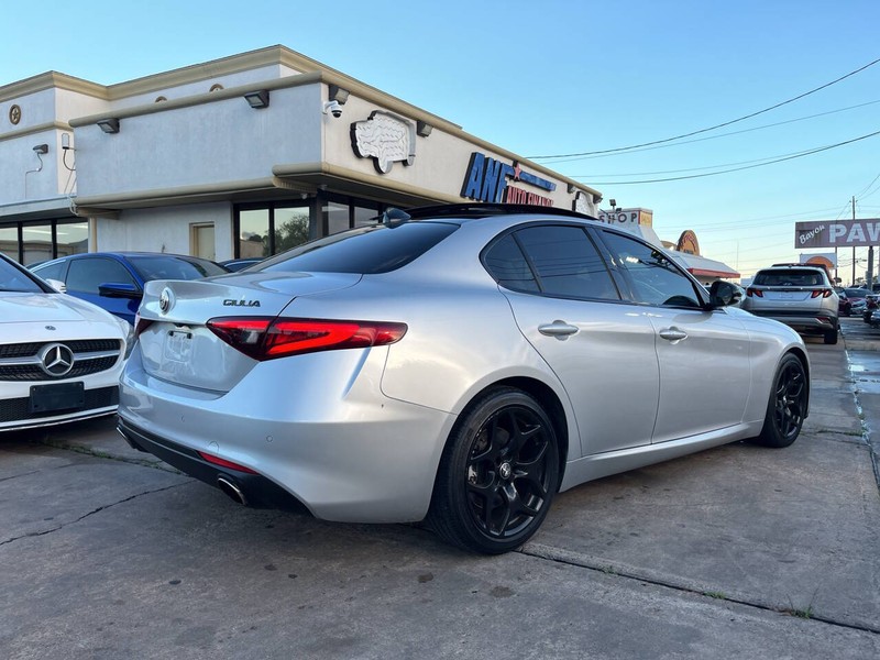 Alfa Romeo Giulia Vehicle Image 05