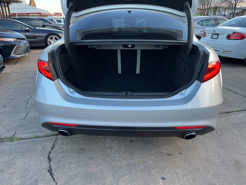 Alfa Romeo Giulia Vehicle Image 10