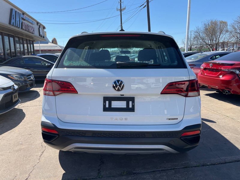 Volkswagen Taos Vehicle Image 04