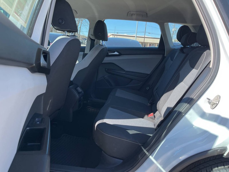 Volkswagen Taos Vehicle Image 08