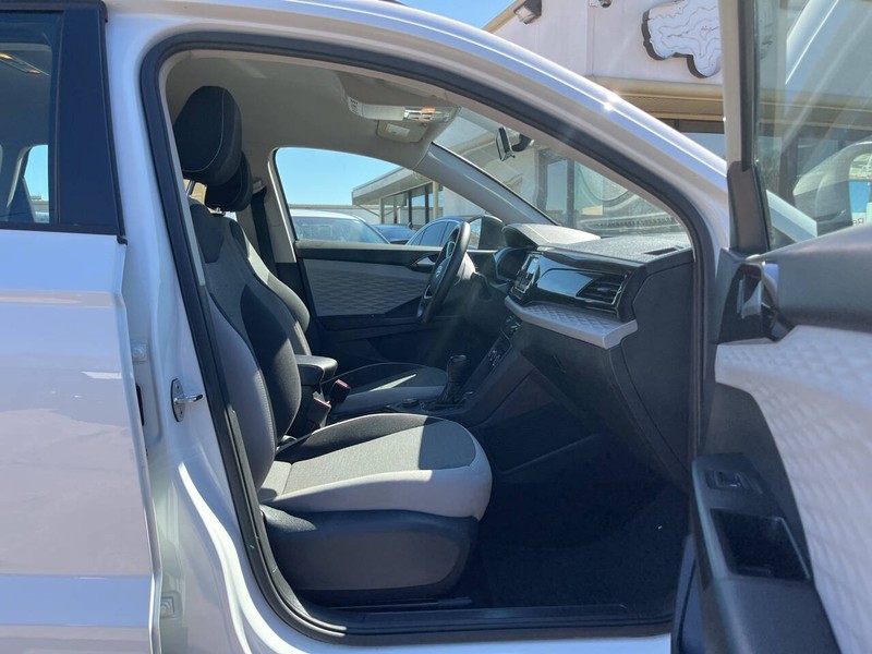 Volkswagen Taos Vehicle Image 11