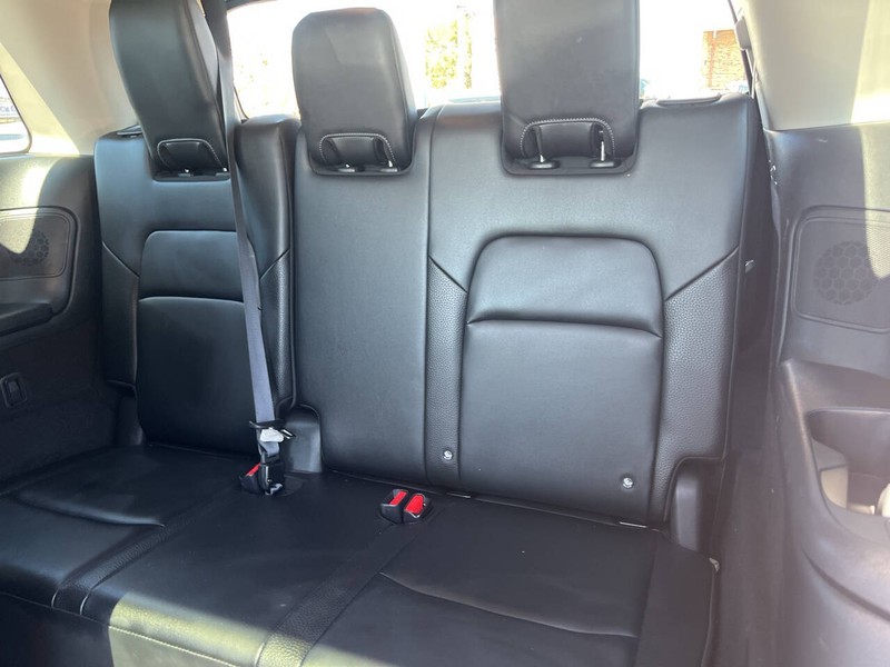 Nissan Pathfinder Vehicle Image 09