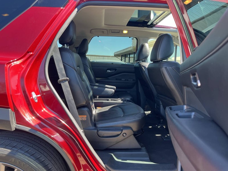 Nissan Pathfinder Vehicle Image 12