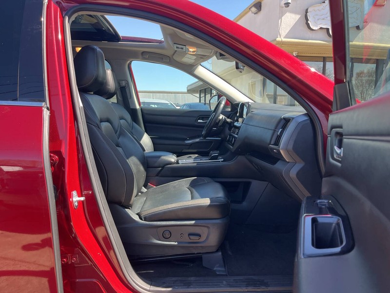 Nissan Pathfinder Vehicle Image 14