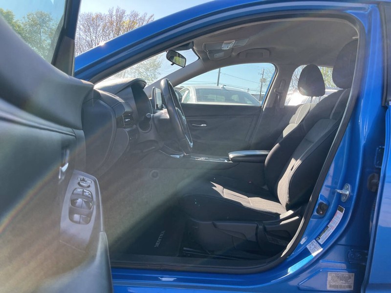 Nissan Sentra Vehicle Image 07