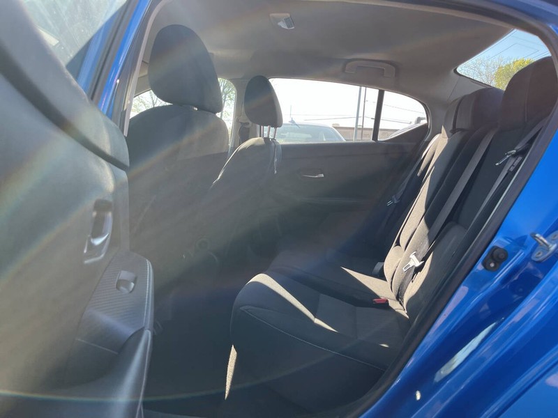 Nissan Sentra Vehicle Image 08