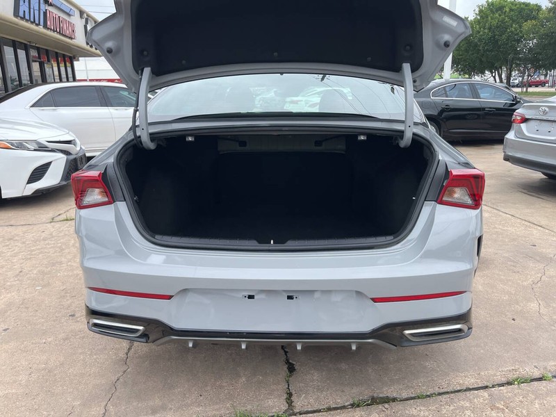 Kia K5 Vehicle Image 09