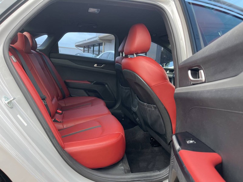 Kia K5 Vehicle Image 10
