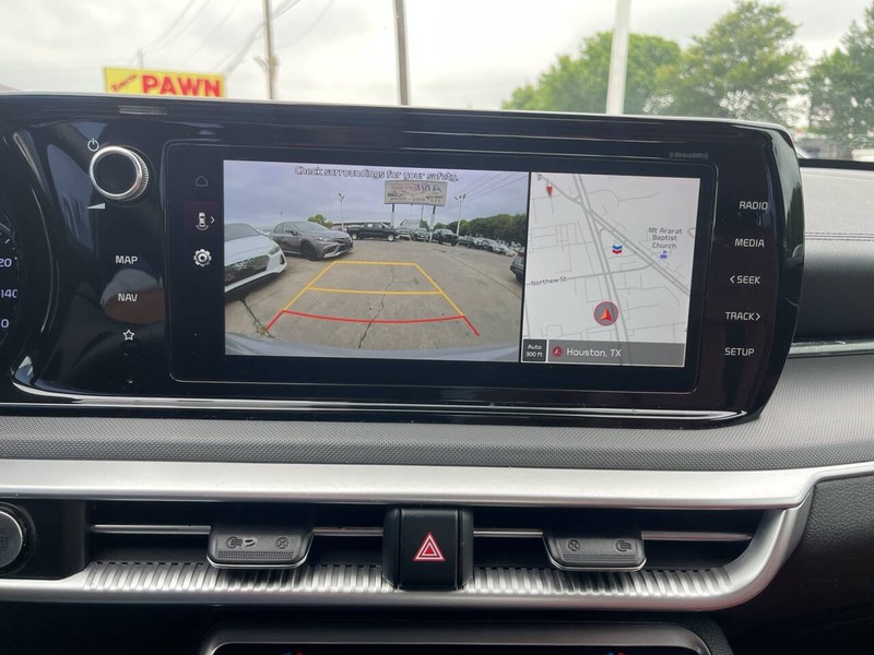 Kia K5 Vehicle Image 12