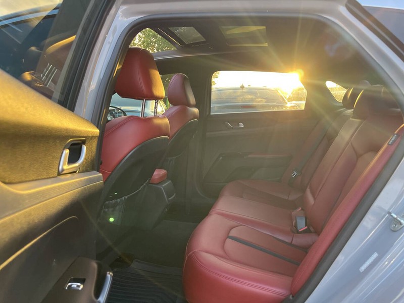 Kia K5 Vehicle Image 08