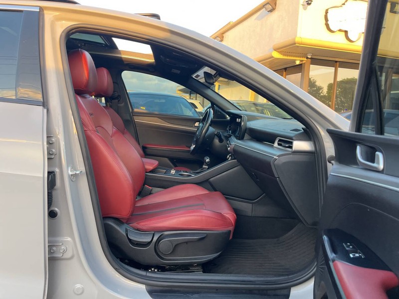 Kia K5 Vehicle Image 11