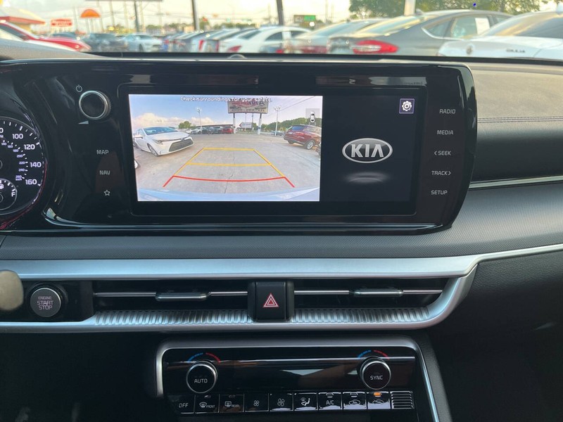 Kia K5 Vehicle Image 12